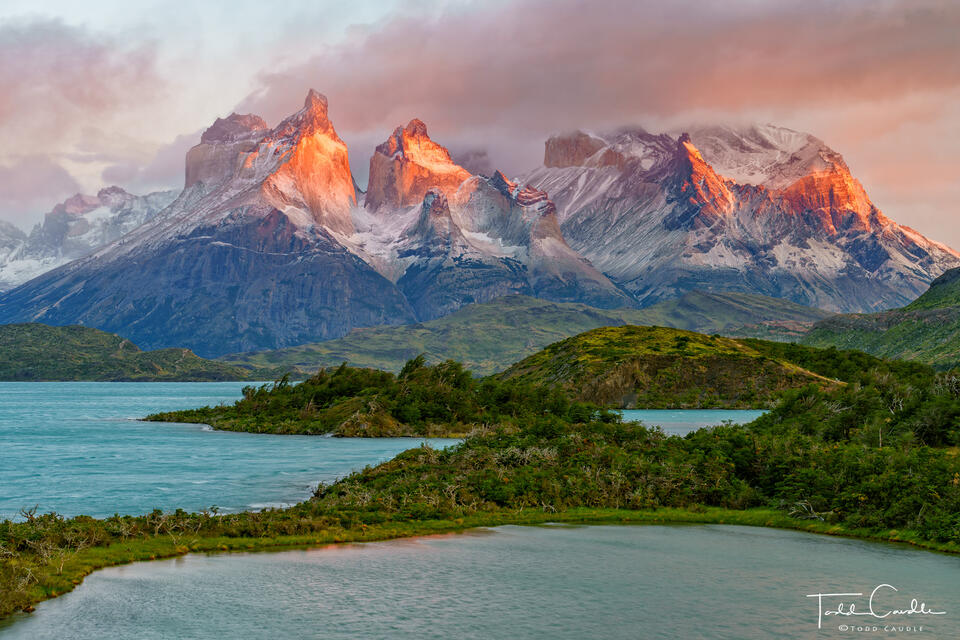 Cuernos Sunrise over Lago Pehoe print