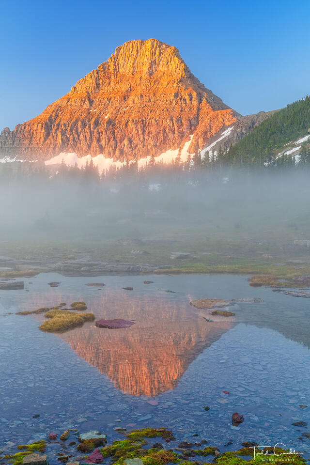 Sunrise Reflection of Reynolds Mountain Through Fog print